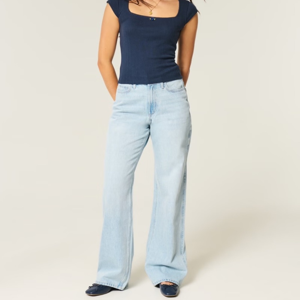 Curvy High-Rise Light Wash Baggy Jeans NWT Hollister